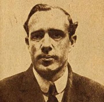 Carlos Fanta. En 1916 dirigió cinco duelos de Chile. Además fue dirigente y árbitro del fútbol nacional.