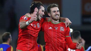 Gareth Bale y Aaron Ramsey, con Gales.