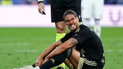 Gonçalo Paciencia se duele tras recibir un golpe en el partido disputado ante el Real Madrid en el Bernabéu.