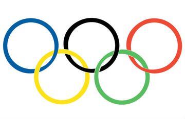No hay un símbolo deportivo más distintivo que los Cinco aros olímpicos, mismos que remiten a la máxima cita atlética del mundo. El logo simboliza la unión del mundo: cada anillo es un continente distinto y cada uno están entrelazados con otro. Fue presentado por el Barón Pierre de Coubertin en 1914, como previo a los Juegos de Paris de ese año. 
