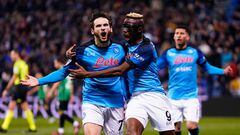 REGGIO NELL'EMILIA, ITALY - FEBRUARY 17: Khvicha Kvaratskhelia of SSC Napoli celebrate after scoring a goal witn Victor Osimhen of SSC Napoli during the Serie A match between US Sassuolo and SSC Napoli at Mapei Stadium - Citta' del Tricolore on February 17, 2023 in Reggio nell'Emilia, Italy. (Photo by Danilo Di Giovanni/Getty Images)