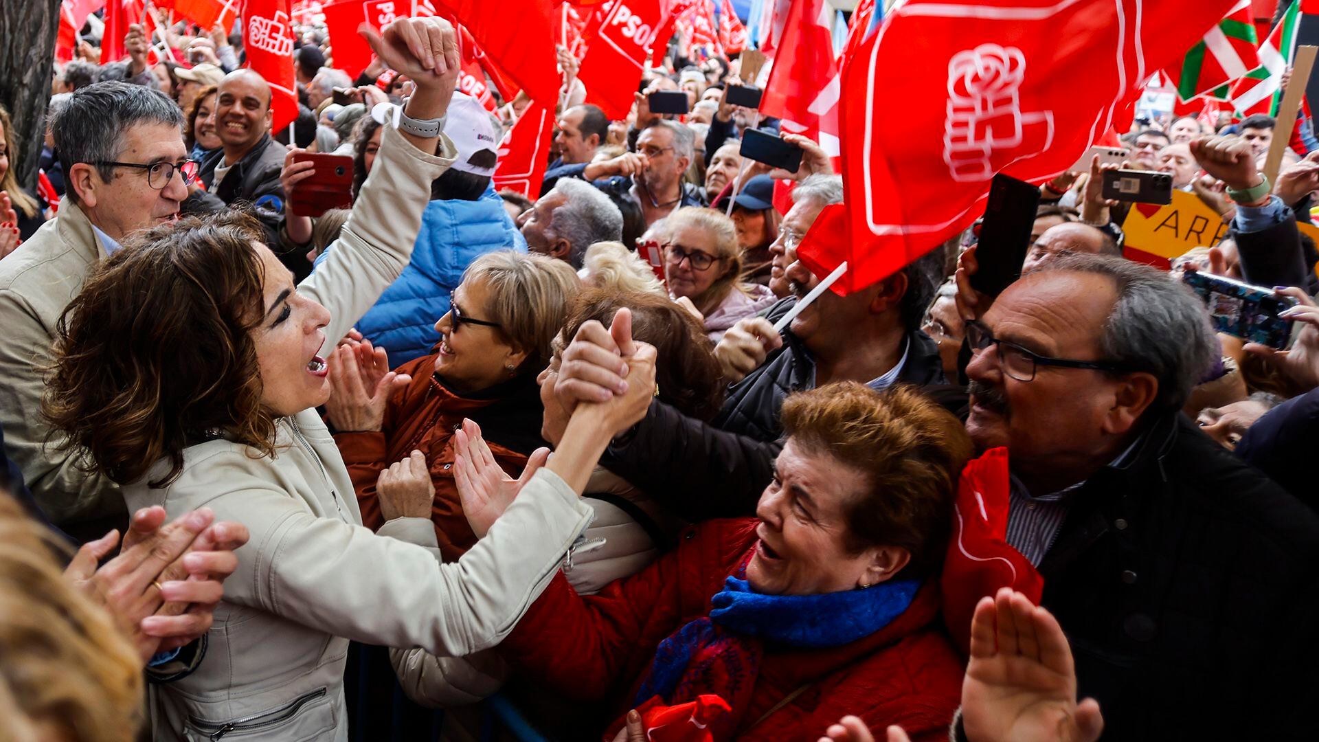 El PSOE apela a su historia, a la Guerra Civil y a la lucha contra ETA para pedir a Sánchez que siga