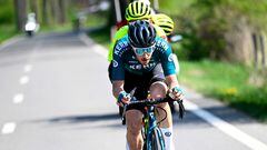 El ciclista del Kern Pharma Pau Miquel rueda en fuga durante la Lieja-Bastoña-Lieja 2022.