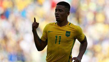 Gabriel Jes&uacute;s celebra un gol con la camiseta de la selecci&oacute;n brasile&ntilde;a.