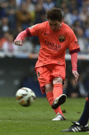 DELANTEROS: Lionel Messi, Argentina. Es el jugador más caro del mundo. Cuesta 220 millones de euros, poco menos de la mitad que los otros diez jugadores del equipo más caro que estará en Chile.