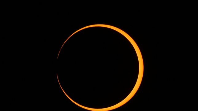 Eclipse solar abril 2024: a qué hora es, dónde se podrá ver y cómo seguir el eclipse de Sol total hoy en España
