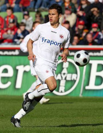 En 2006 pasó del Cruz Azul al Hércules de España; también jugó en el Grasshopper Club Zürich y el Eintracht Frankfurt.