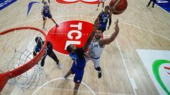 Manila (Philippines), 05/09/2023.- Giampaolo Ricci (R) of Italy goes for the basket against Brandon Ingram of the United States during the FIBA Basketball World Cup quarter final game between Italy and USA in Manila, Philippines, 05 September 2023. (Baloncesto, Italia, Filipinas, Estados Unidos) EFE/EPA/Ezra Acayan / POOL
