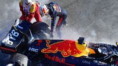 Verstappen abandona en el GP de Australia con el Red Bull.