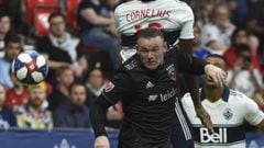Wayne Rooney sent off for smashing opponent in the face