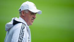 Manchester (United Kingdom), 16/05/2023.- Real Madrid's manager Carlo Ancelotti attends a training session held at the Etihad Stadium, Manchester, Britain, 16 May 2023. Real Madrid face Manchester City in a UEFA Champions League semi-finals, 2nd leg soccer match on 17 May. (Liga de Campeones, Reino Unido) EFE/EPA/PETER POWELL
