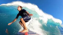 El surfista hawaiano Kai Lenny grabado desde la c&aacute;mara GoPro de su tabla de surf en una ola gigante de Jaws (Pe&#039;ahi, Maui, Haw&aacute;i) el 2 de diciembre del 2020. 