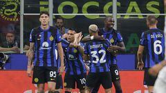 Milan (Italy), 03/09/2023.- FC Inter's players celebrate the goal scored by FC Inter's forward Lautaro Martinez during the Italian serie A soccer match between Fc Inter and Fiorentina at Giuseppe Meazza stadium in Milan, Italy, 03 September 2023. (Italia) EFE/EPA/MATTEO BAZZI
