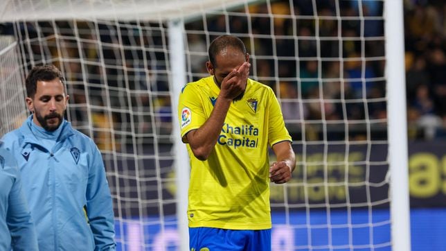 Las bajas, el dolor de cabeza del Cádiz ante el Valencia