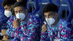 Luka Jovic y Miguel Guti&eacute;rrez en el banquillo de Mendizorroza antes del Alav&eacute;s-Real Madrid de la primera jornada de LaLiga Santander.