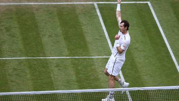 Britain&#039;s Andy Murray celebrates beating Australia&#039;s Nick Kyrgios in their men&#039;s singles fourth round match on the eighth day of the 2016 Wimbledon Championships