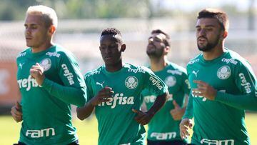 Iv&aacute;n Angulo entrena con el equipo profesional de Palmeiras