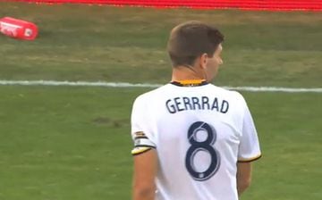 Durante un partido la MLS, el mediocampista inglés utilizó la camiseta de Los Ángeles Galaxy, con su apellido mal escrito,