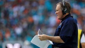 MIAMI GARDENS, FL - JANUARY 01: Head coach Bill Belichick of the New England Patriots looks on during a game against the Miami Dolphins at Hard Rock Stadium on January 1, 2017 in Miami Gardens, Florida.   Mike Ehrmann/Getty Images/AFP == FOR NEWSPAPERS, INTERNET, TELCOS &amp; TELEVISION USE ONLY ==