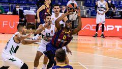 Brandon Davies of Fc Barcelona competes with Ioannis Papapetrou of Panathinaikos OPAP  during the Turkish Airlines EuroLeague match between  Fc Barcelona and Panathinaikos OPAP  at Palau Blaugrana on October 15, 2020 in Barcelona, Spain. AFP7  15/10/202