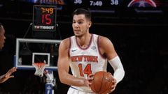 NEW YORK, NY - OCTOBER 13: Willy Hernangomez #14 of the New York Knicks handles the ball against the Washington Wizards on October 13, 2017 at Madison Square Garden in New York City, New York.  NOTE TO USER: User expressly acknowledges and agrees that, by downloading and or using this photograph, User is consenting to the terms and conditions of the Getty Images License Agreement. Mandatory Copyright Notice: Copyright 2017 NBAE  (Photo by Nathaniel S. Butler/NBAE via Getty Images)