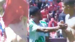 La polémica acción de Guerrero con un rival por su camiseta