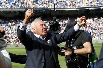 Herrerín emocionado tras el homenaje que le ha realizado el Bernabéu.