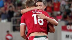 San Diego (United States), 26/07/2023.- Wrexham's Sam Dalby celebrates with a teammate after scoring during the second half of a preseason friendly soccer match against Manchester United at Snapdragon Stadium in San Diego, California, USA, 25 July 2023. (Futbol, Amistoso) EFE/EPA/ALLISON DINNER
