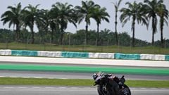 Prima Pramac Racing Spanish rider Jorge Martin steers his bike during the second day of the pre-season MotoGP test at the Sepang International Circuit in Sepang on February 7, 2024. (Photo by Mohd RASFAN / AFP)