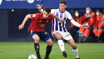 PAMPLONA, SPAIN - MARCH 13: Ante Budimir of CA Osasuna is challenged by Ruben Alcaraz of Real Valladolid during the La Liga Santander match between C.A. Osasuna and Real Valladolid CF at Estadio El Sadar on March 13, 2021 in Pamplona, Spain. Sporting stad