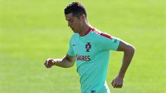 Cristiano Ronaldo en un entrenamiento con la selecci&oacute;n de Portugal.