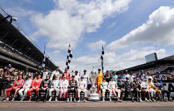 El grupo de pilotos participantes en la Indy 500.