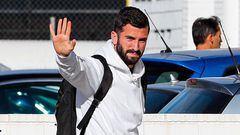 Gayà, en la Ciudad Deportiva del Valencia, para ser examinado por los médicos del club tras abandonar el Mundial por lesión.