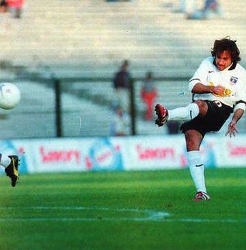En 1996 regresa a Chile para jugar en Colo Colo. En el Cacique gana cuatro t&iacute;tulos y alcanza semifinales de Copa Libertadores (1997) y Supercopa (1996 y 1997).