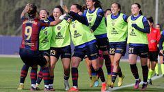 Andonova celebra con sus compañeras el gol del Levante al Sevilla en la Liga femenina.