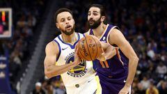SAN FRANCISCO, CALIFORNIA - OCTOBER 30: Stephen Curry #30 of the Golden State Warriors passes the ball after he dribbled by Ricky Rubio #11 of the Phoenix Suns at Chase Center on October 30, 2019 in San Francisco, California. NOTE TO USER: User expressly 