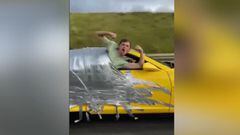 Un ruso se pega con cinta por fuera de un auto que va a 180 km/h
