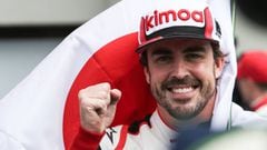 Fernando Alonso celebrando su victoria en las 24 horas de Le Mans el 16 de junio de 2019.