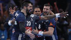 (From L) France&#039;s centre back Nikola Karabatic, France&#039;s centre back Daniel Narcisse and France&#039;s right back Nedim Remili celebrate after winning the 25th IHF Men&#039;s World Championship 2017 final handball match between France and Norway