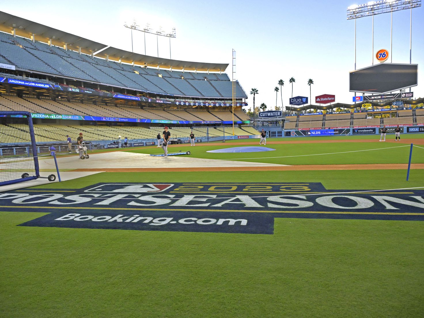 Free Metro Express buses for Dodgers' National League Division Series games  – Daily News