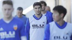 Manchester City, PSG and Barça tracking Valencia's Carlos Soler