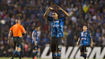 Ronaldinho: “Los mexicanos no salen y lo brasileños salimos por necesidad”