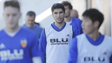 Manchester City, PSG and Barça tracking Valencia's Carlos Soler