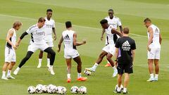 Los jugadores del Real Madrid, en su último entrenamiento antes de medirse al Almería.