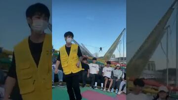 Coreano imita a La Monja viral de la feria y la supera con increíble salto