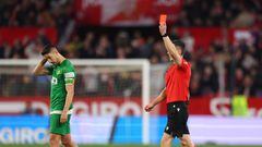 SEVILLE, SPAIN - JANUARY 28: Referee Cesar Soto Grado shows Pedro Bigas (not pictured) of Elche CF a red card during the LaLiga Santander match between Sevilla FC and Elche CF at Estadio Ramon Sanchez Pizjuan on January 28, 2023 in Seville, Spain. (Photo by Fran Santiago/Getty Images)