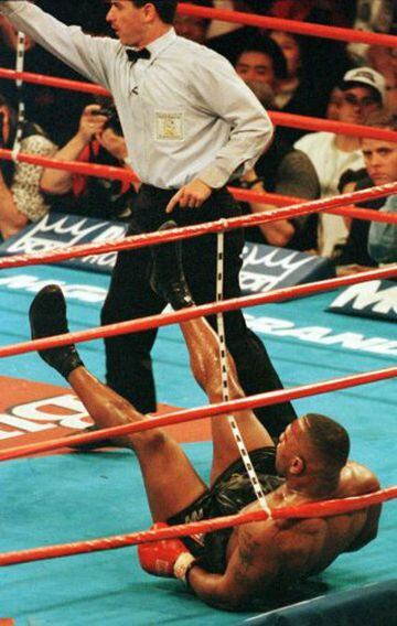 La segunda derrota de Mike se dio el 9 de noviembre de 1996 ante  Evander Holyfield, uno de sus rivales más grandes. 