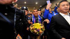 Argentine striker Carlos Tevez makes his way through the arrivals halls at Shanghai Pudong International Airport in Shanghai on January 19, 2017.  Tevez arrived to a rousing welcome from hundreds of fans in Shanghai, where he will join local side Shenhua in a deal that reportedly makes him the world&#039;s top-earning footballer. / AFP PHOTO / STR / China OUT