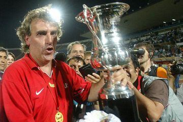 El director técnico estuvo a cargo de los cruzados entre el 2004 y 2006, tiempo en el cual ganó el Clausura 2005. Dirigió también en la liga de Venezuela y en otros clubes de Chile. En la actualidad, no es técnico de ningún equipo.