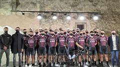 Foto de familia del Arabay Cycling Friendly Team Balears 2023.